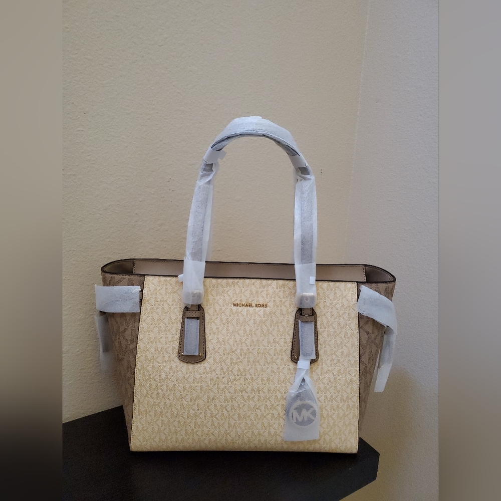 Michael kors Voyager Signature Logo Large Tote - Picture 5 of 12